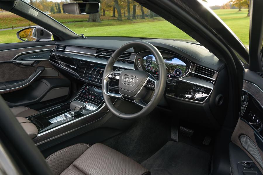 Интерьер Audi A8 L 50 TDI Quattro (D5) 2017 года  (UK) (фото 24 из 40)